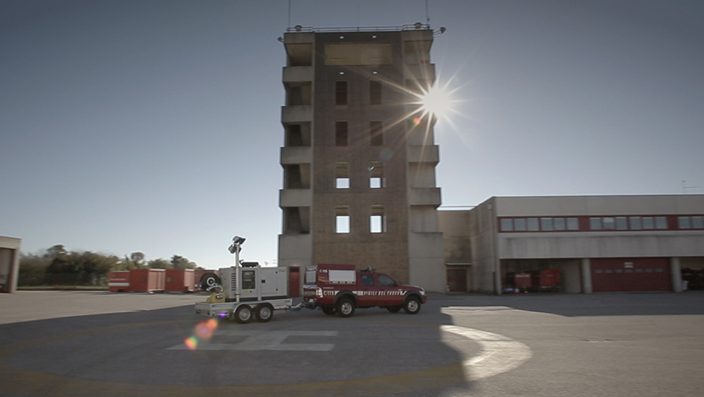 LAMPO FRA I VIGILI DEL FUOCO